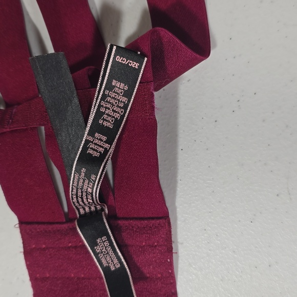 Victoria's Secret Elegant Burgundy Strappy Bra - Picture 4 of 4